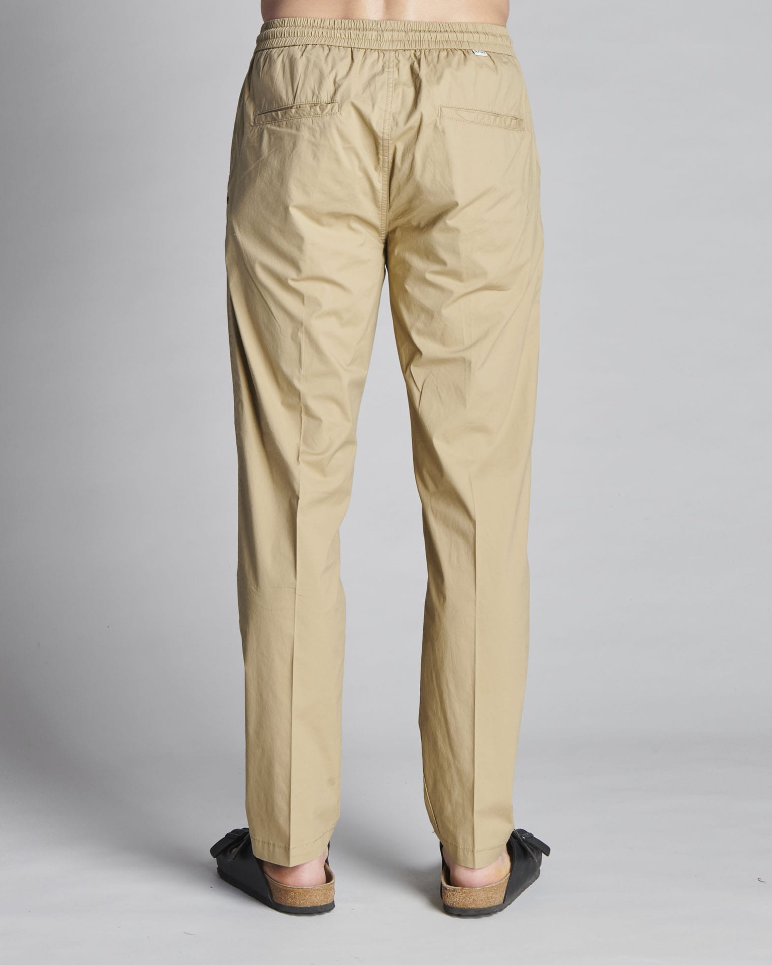 PANTALONE CON ELASTICO IN VITA