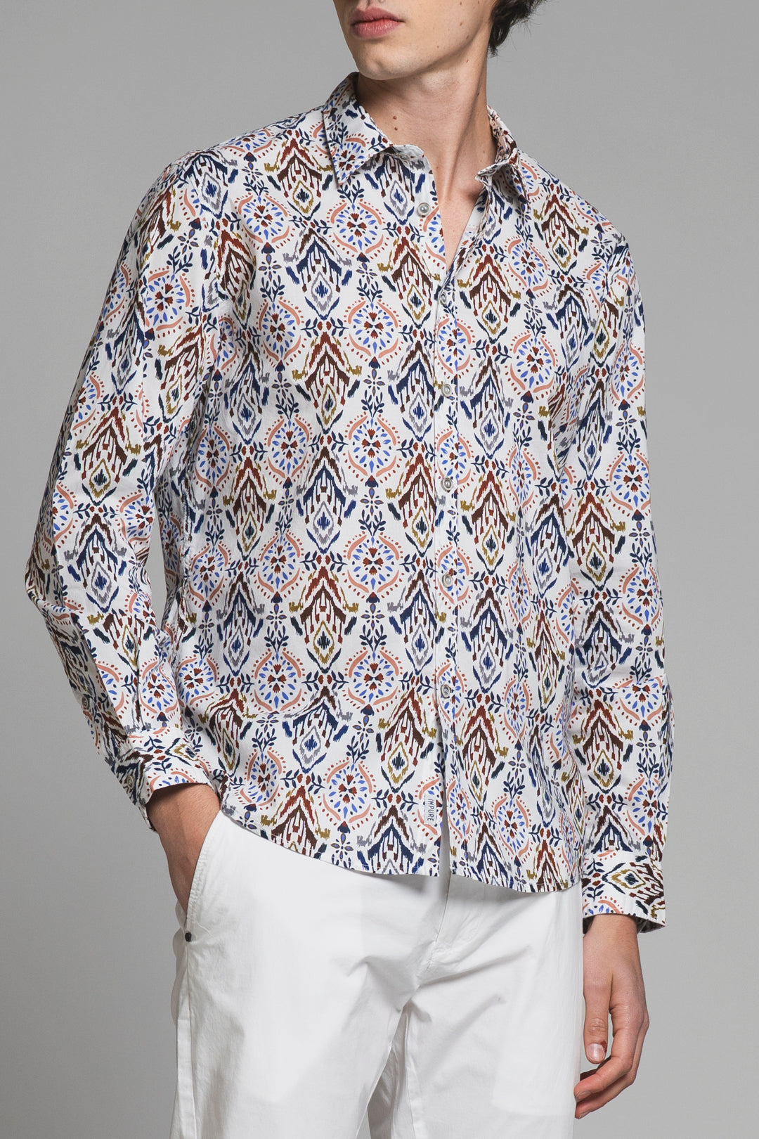 LARS KOREAN SHIRT IN SEERSUCKER