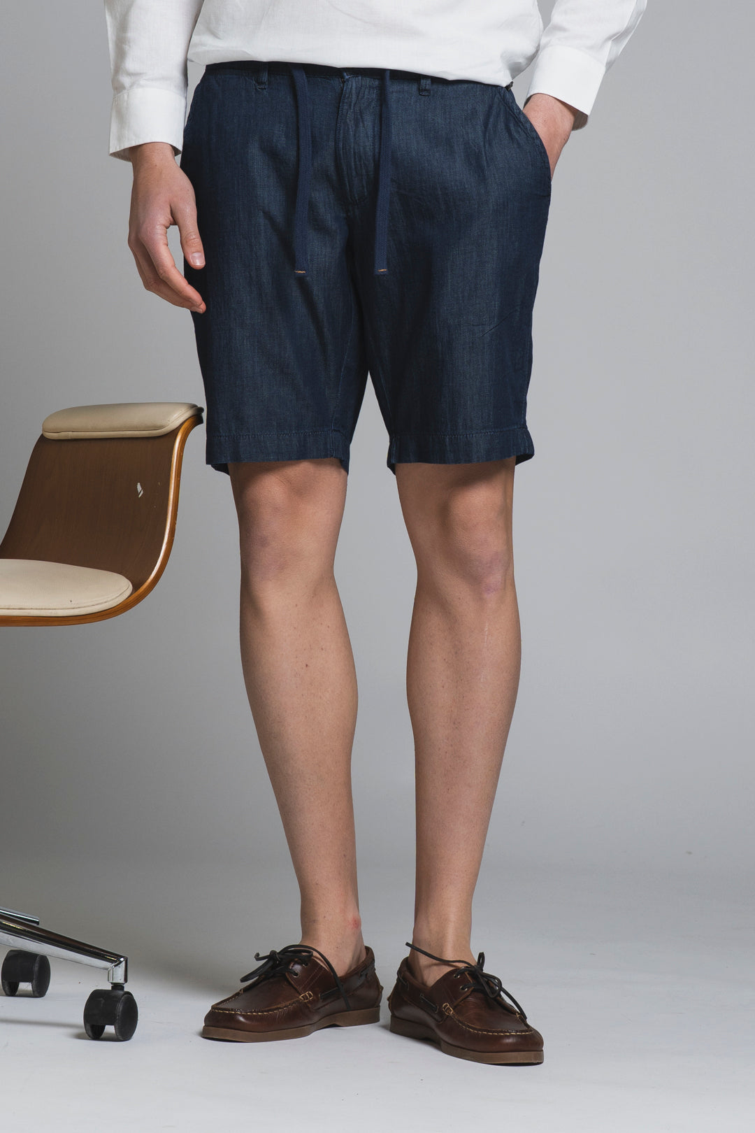 NILS CHINO SHORT IN CHAMBRAY