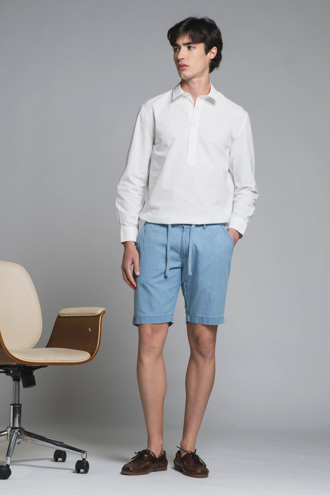 NILS CHINO SHORT IN CHAMBRAY