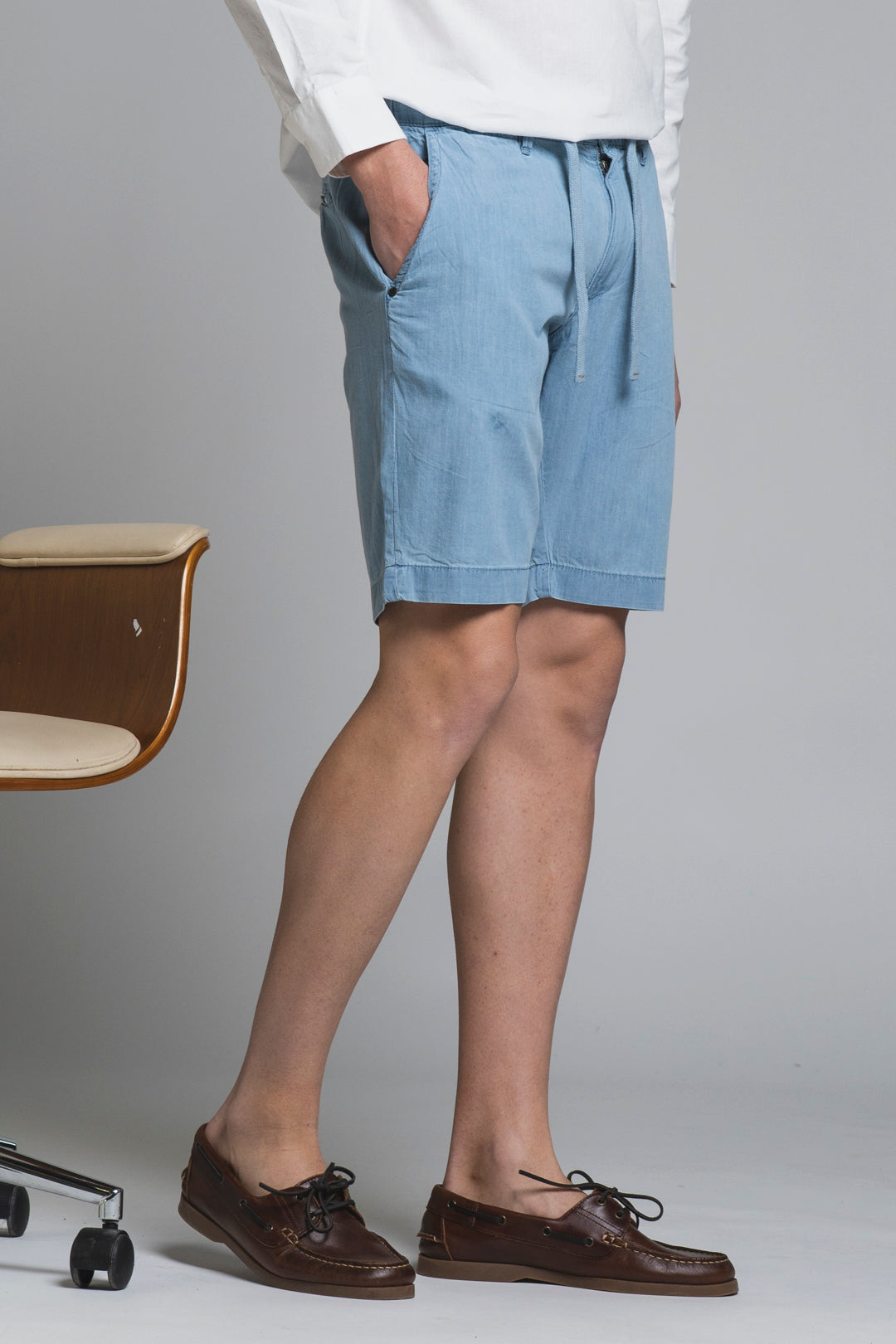 NILS CHINO SHORT IN CHAMBRAY