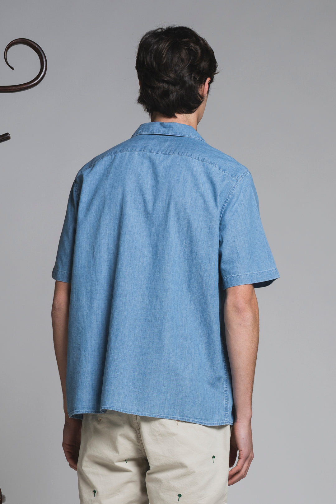 LARS KOREAN SHIRT IN SEERSUCKER
