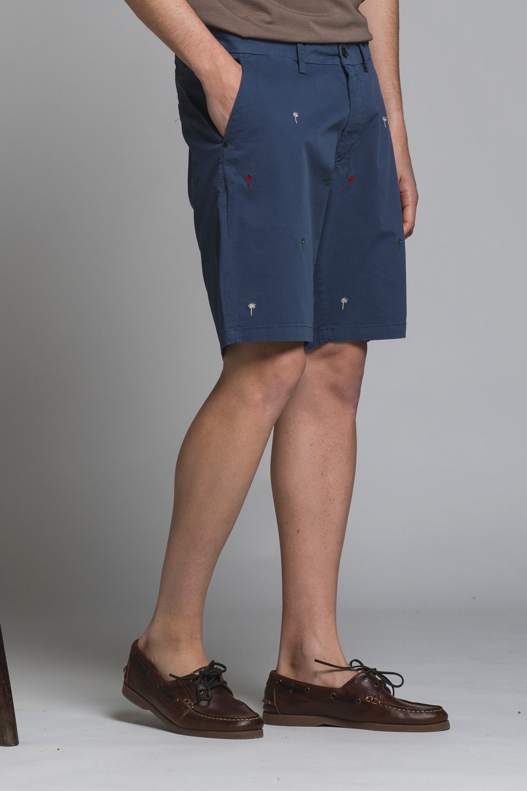 REY TROPIC CHINO SHORT EMBROIDERY