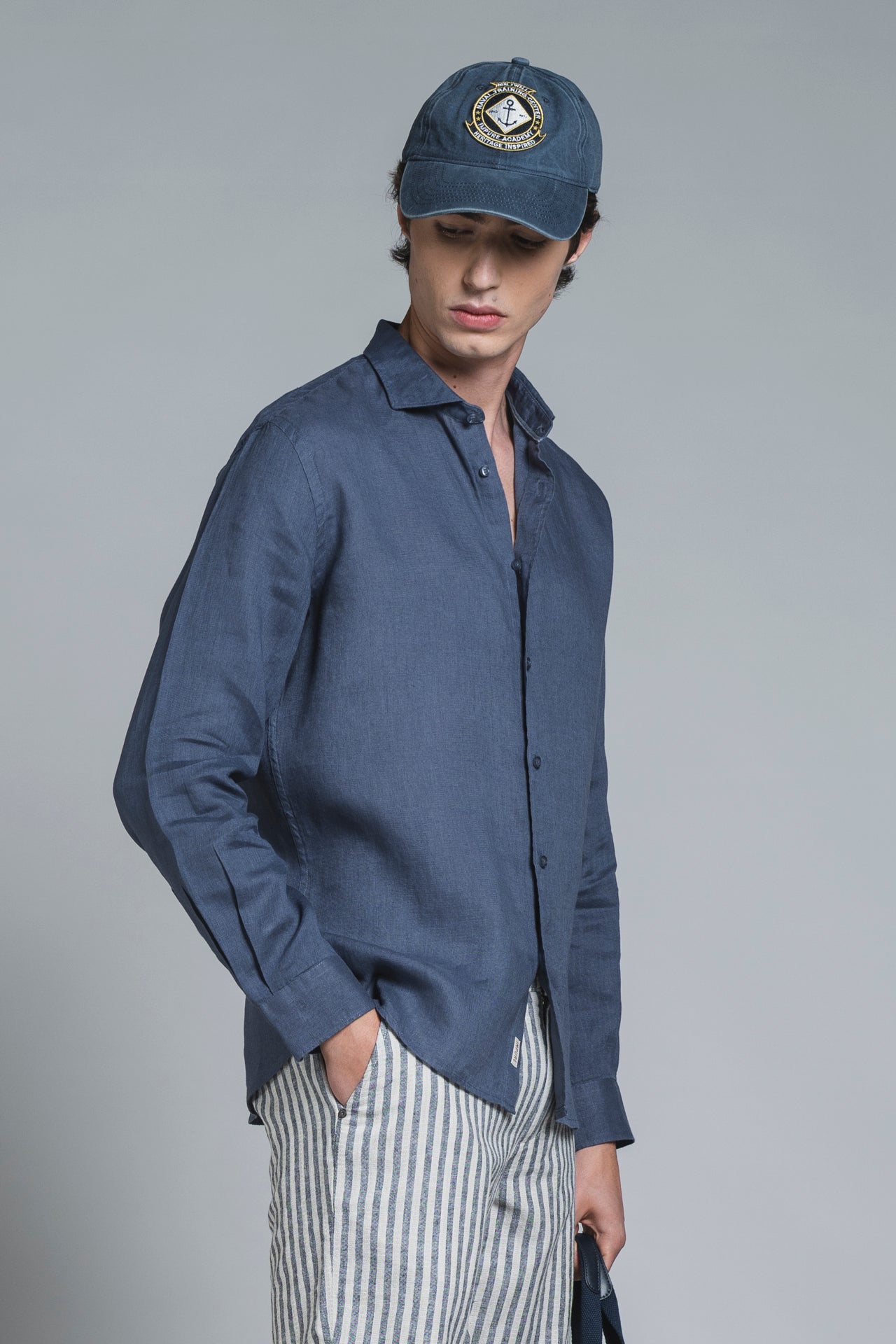 LARS KOREAN SHIRT IN SEERSUCKER