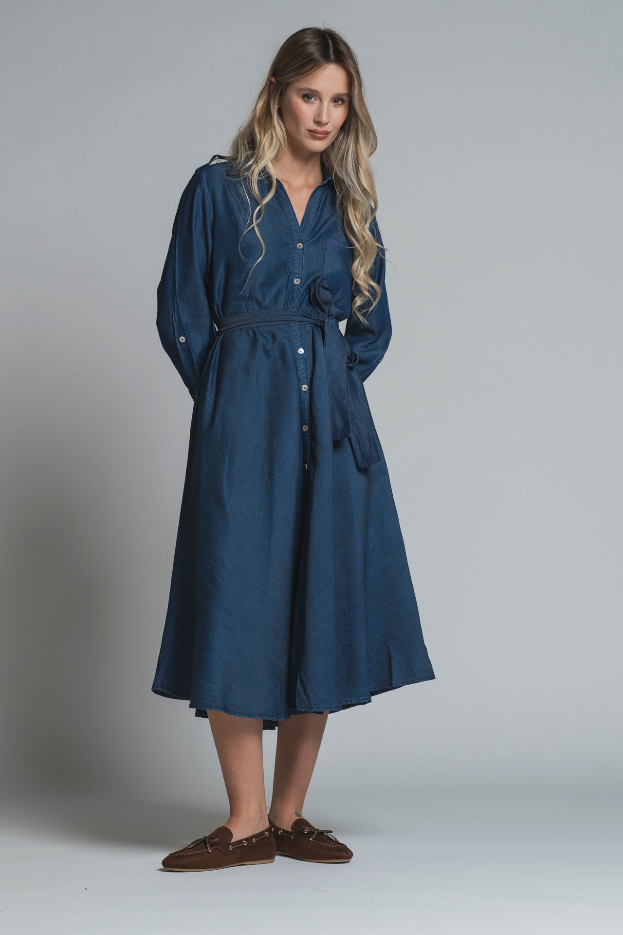 COLE DRESS SHIRT IN CHAMBRAY