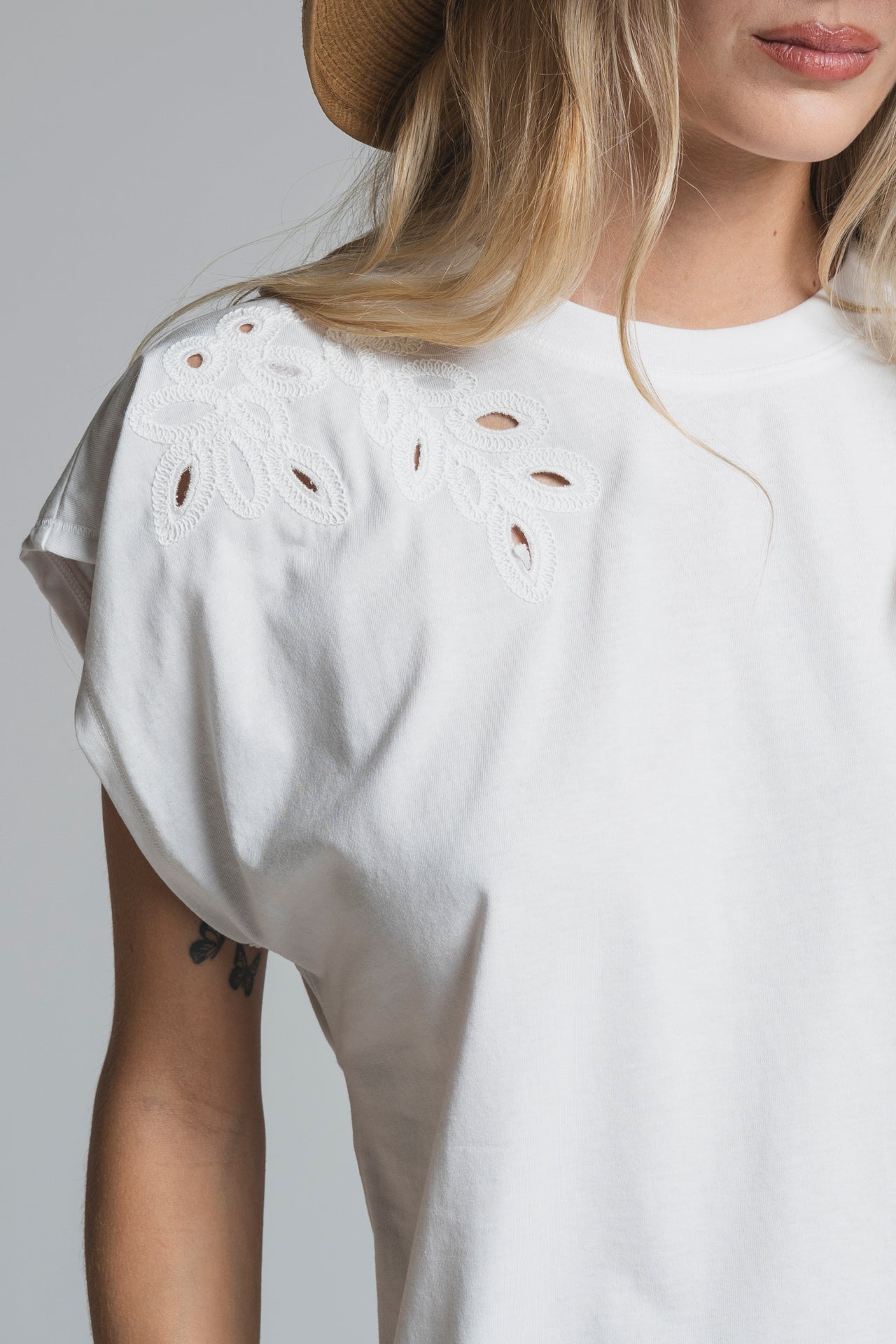 THEA T.SHIRT IN JERSEY EMBROIDERY