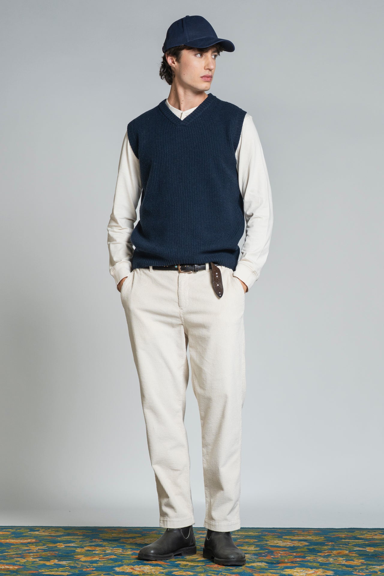 JUDE GILET V NECK IN LAMBSWOOL