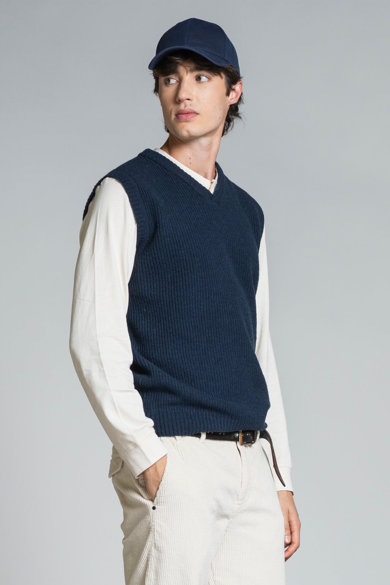 JUDE GILET V NECK IN LAMBSWOOL