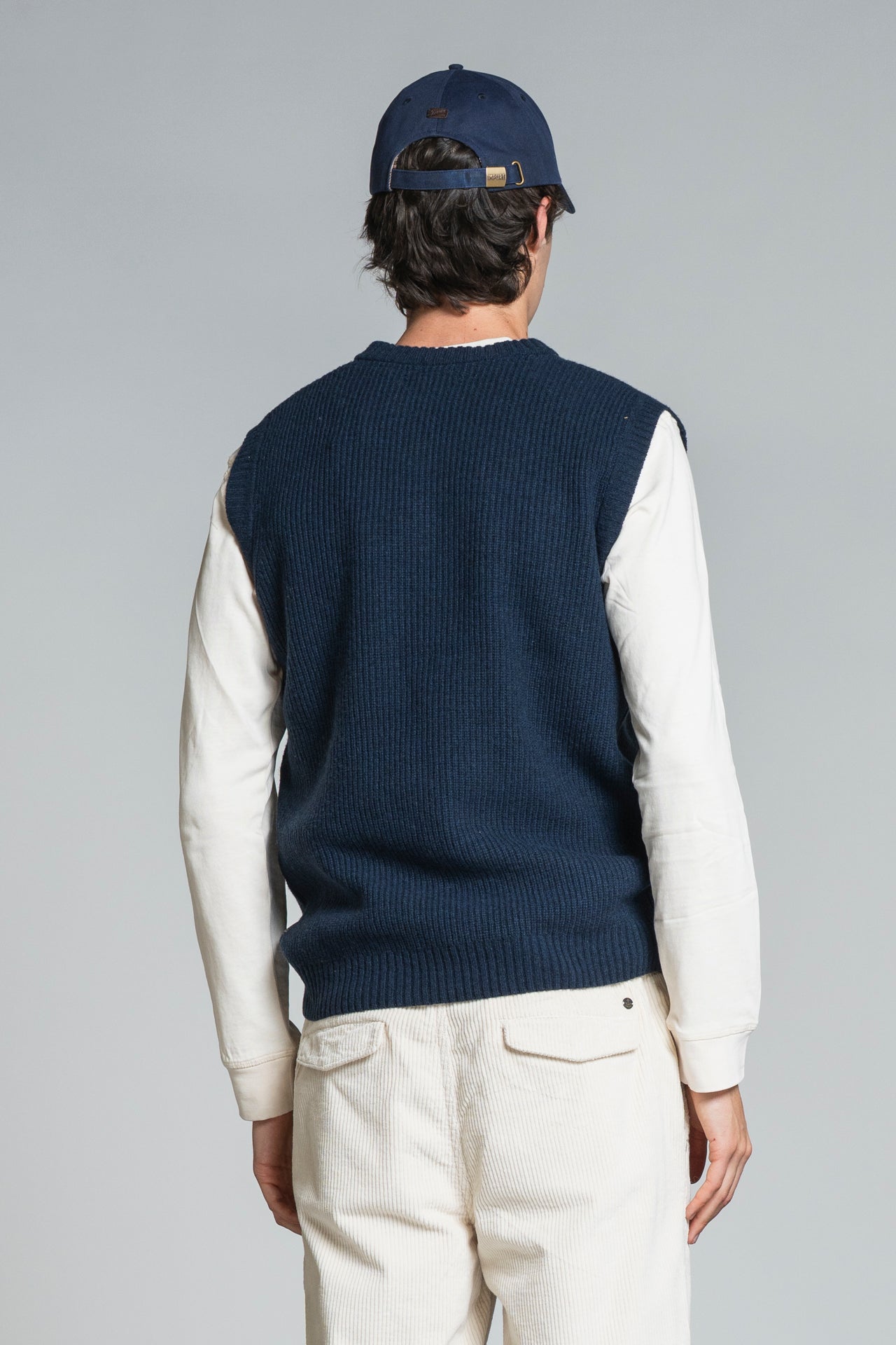 JUDE GILET V NECK IN LAMBSWOOL
