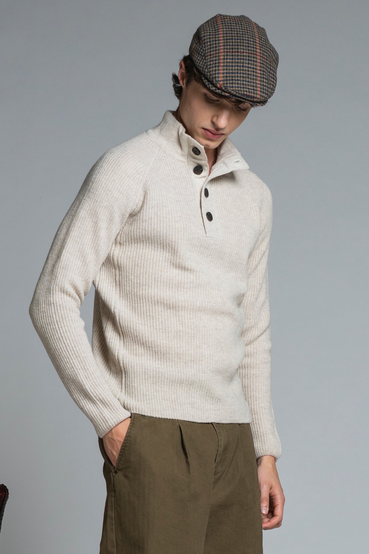 JUSTE TURTLENECK BUTTON IN LAMBSWOOL
