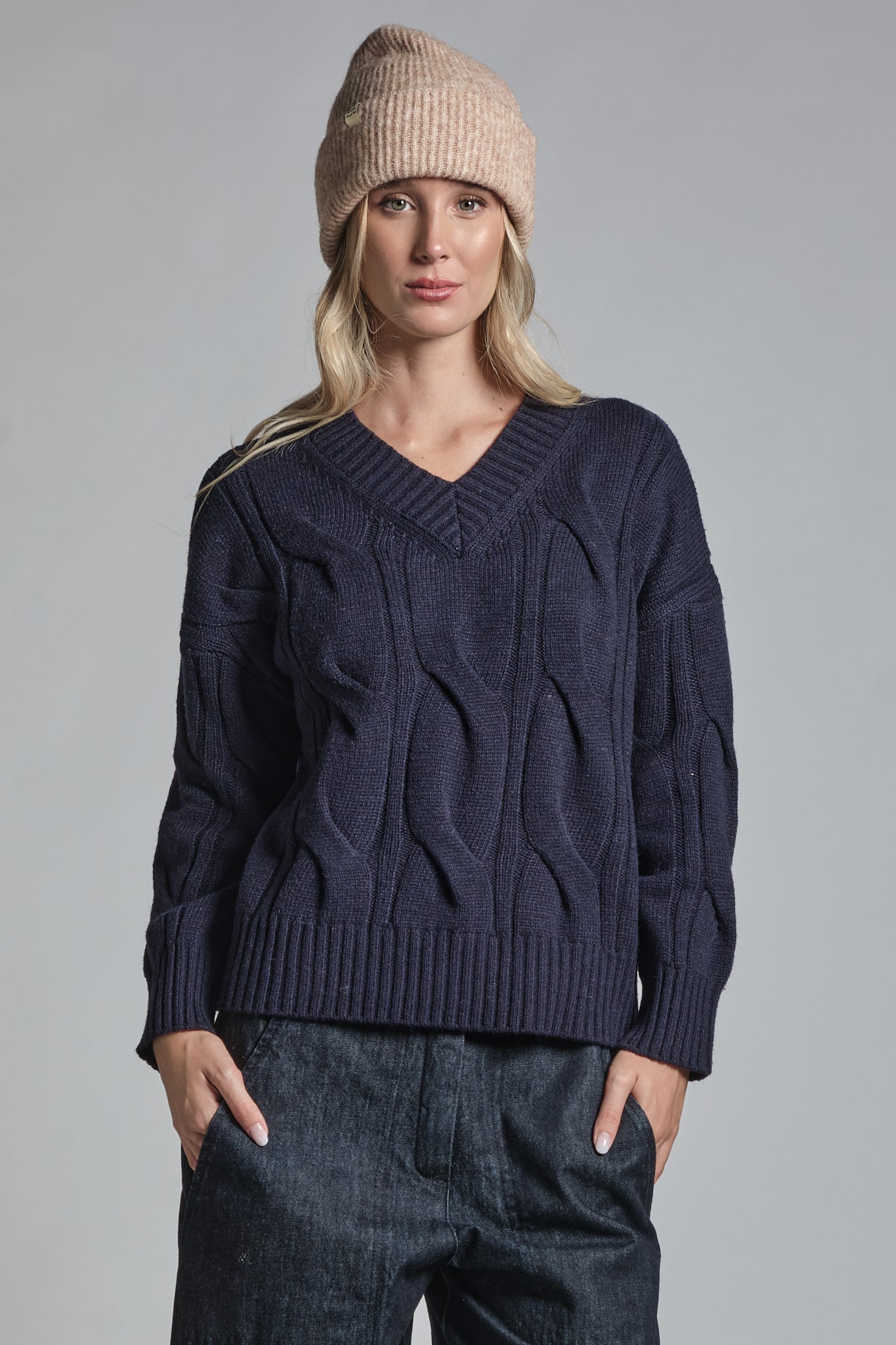 VALERY V NECK IN MIXED WOOL