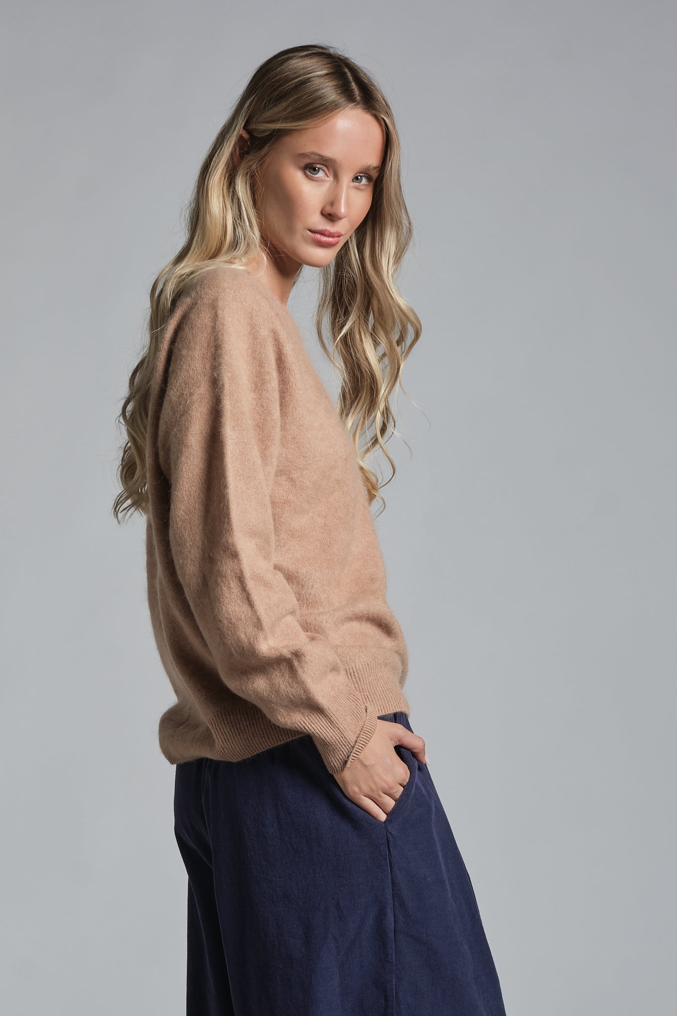 ZOE ROUND NECK IN 100% WOOL