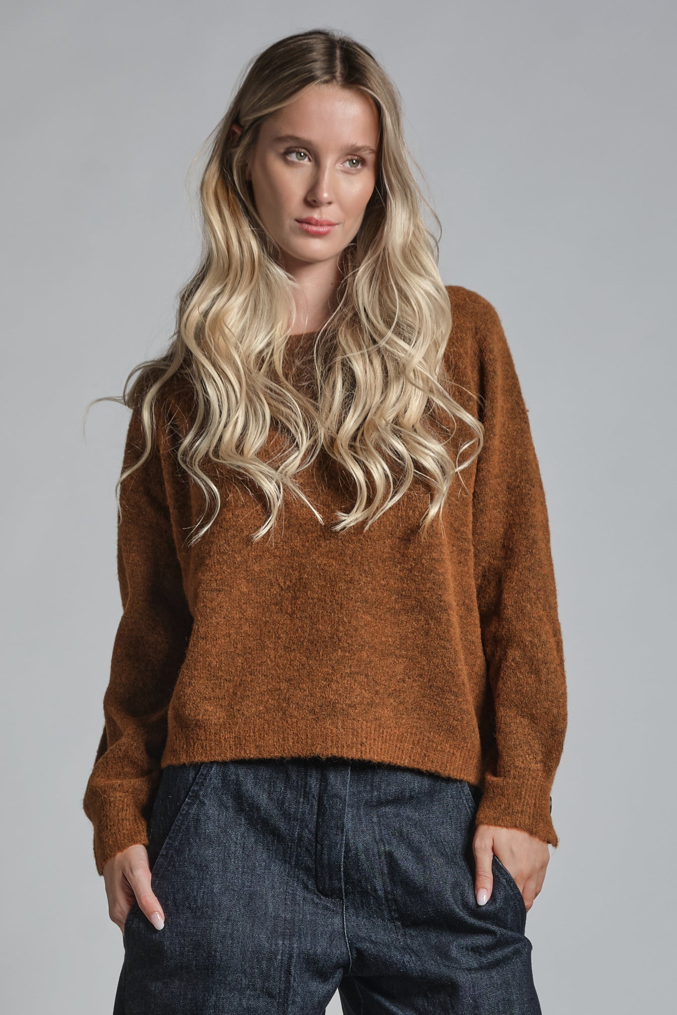 GILLY ROUND NECK IN MIXED ALPACA