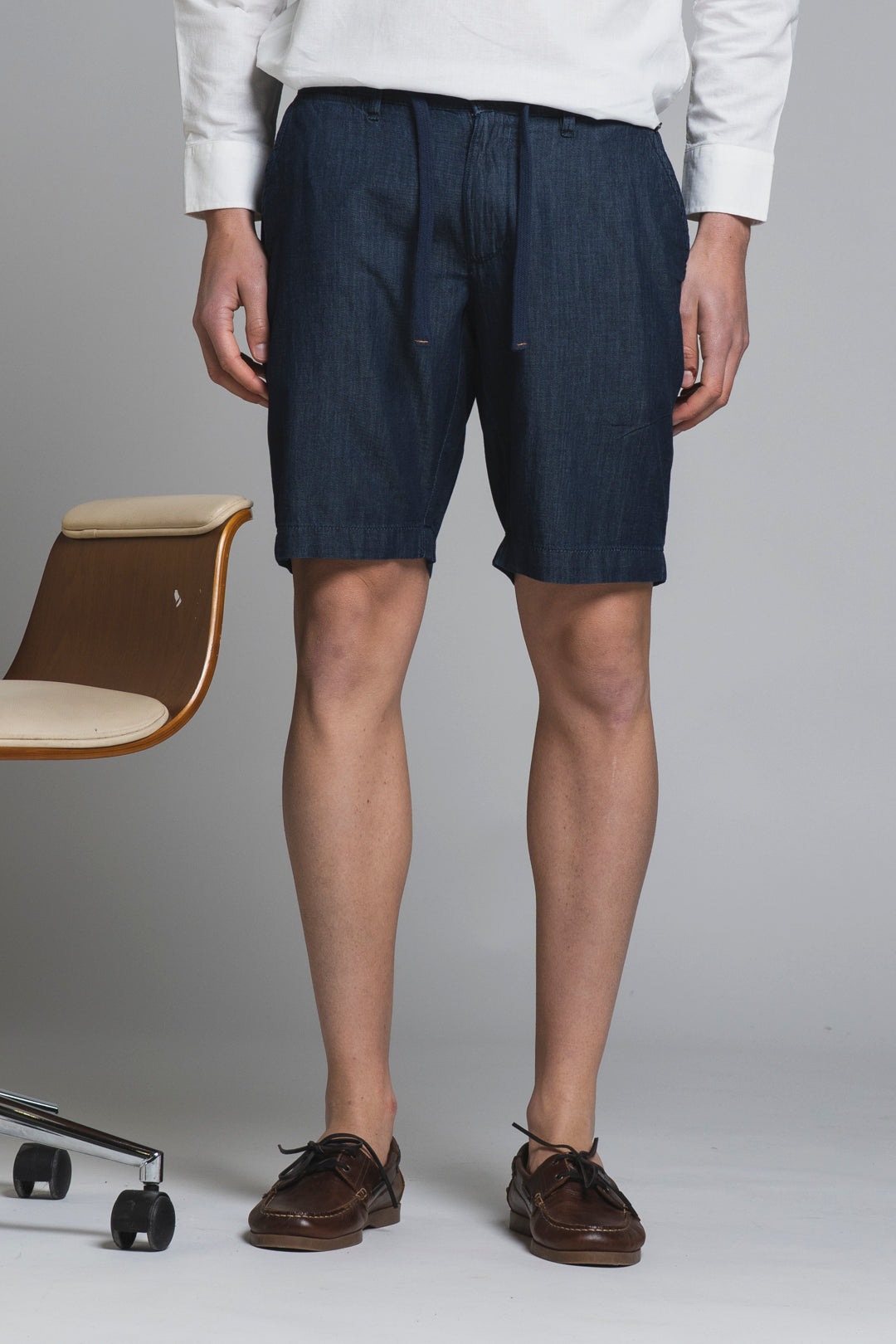 NILS CHINO SHORT IN CHAMBRAY