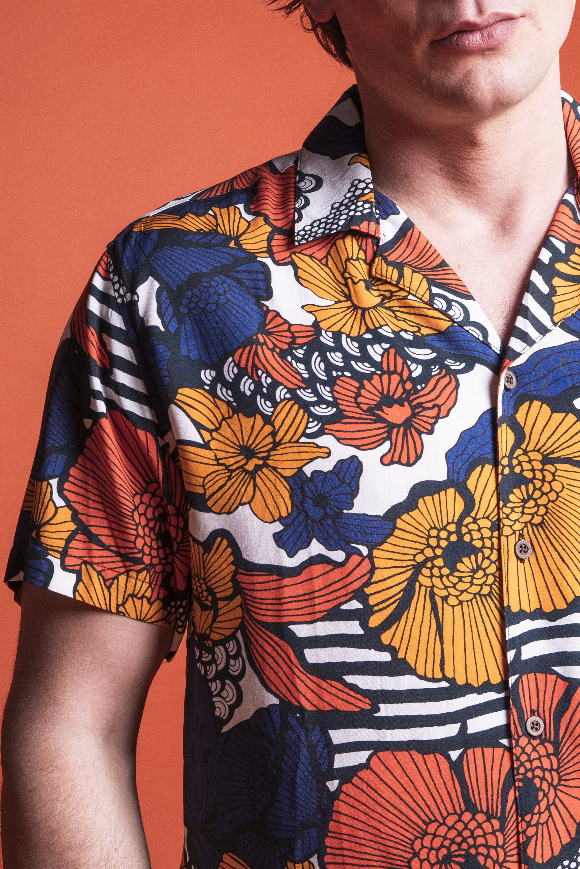 CAMICIA 100% VISCOSA CON STAMPA FLOREALE COMFORT FIT