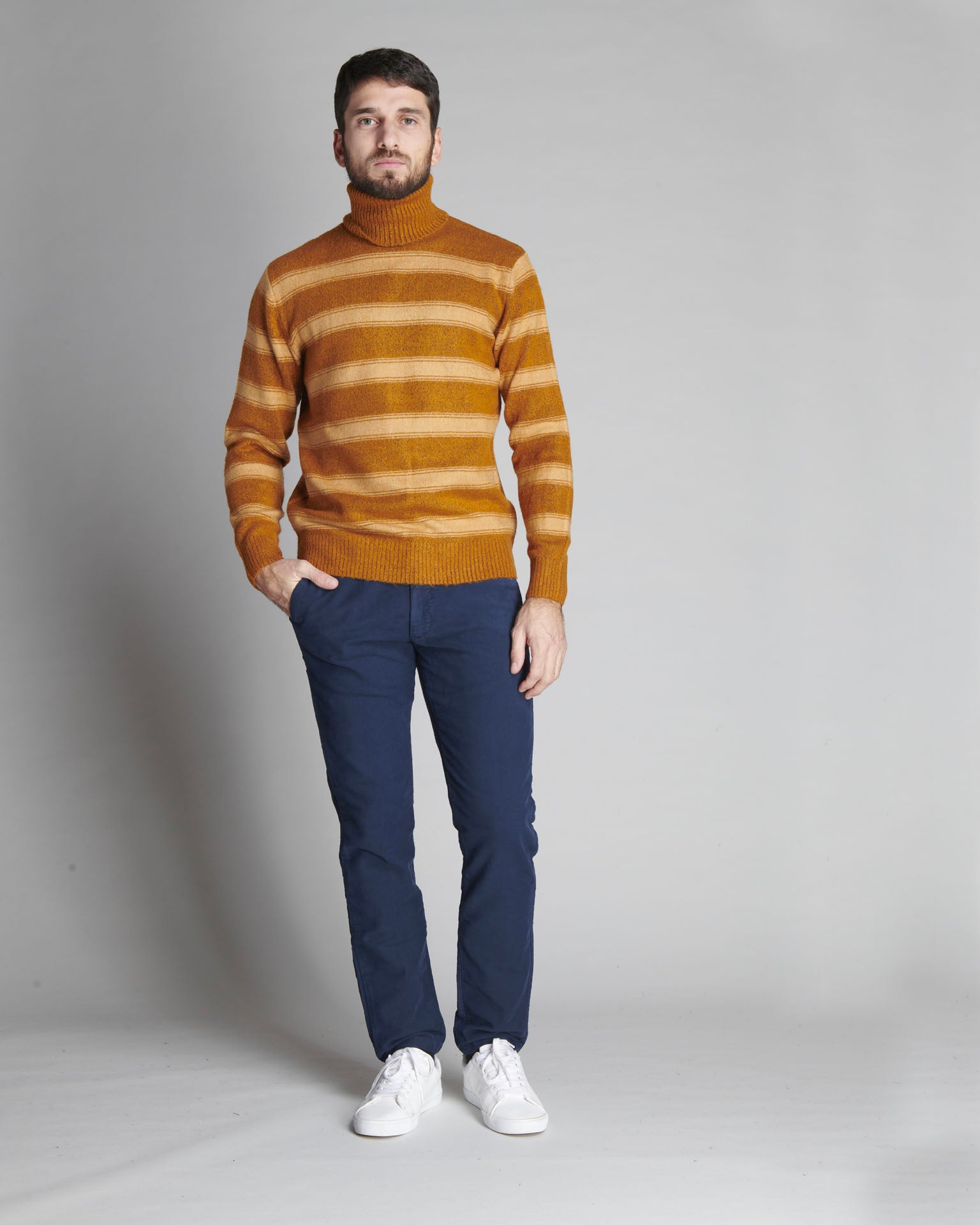 PULLOVER COLLO ALTO A RIGHE