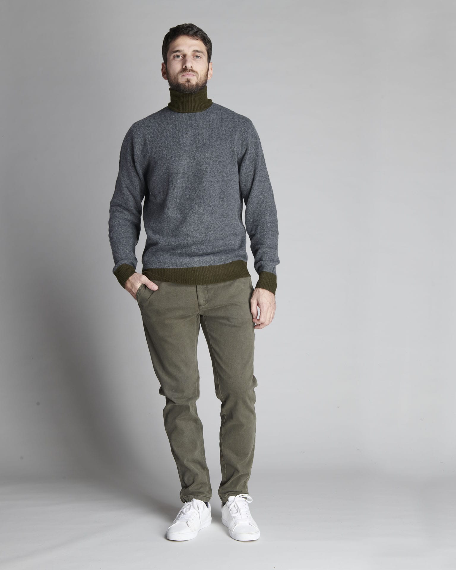 CONTRAST HIGH NECK PULLOVER