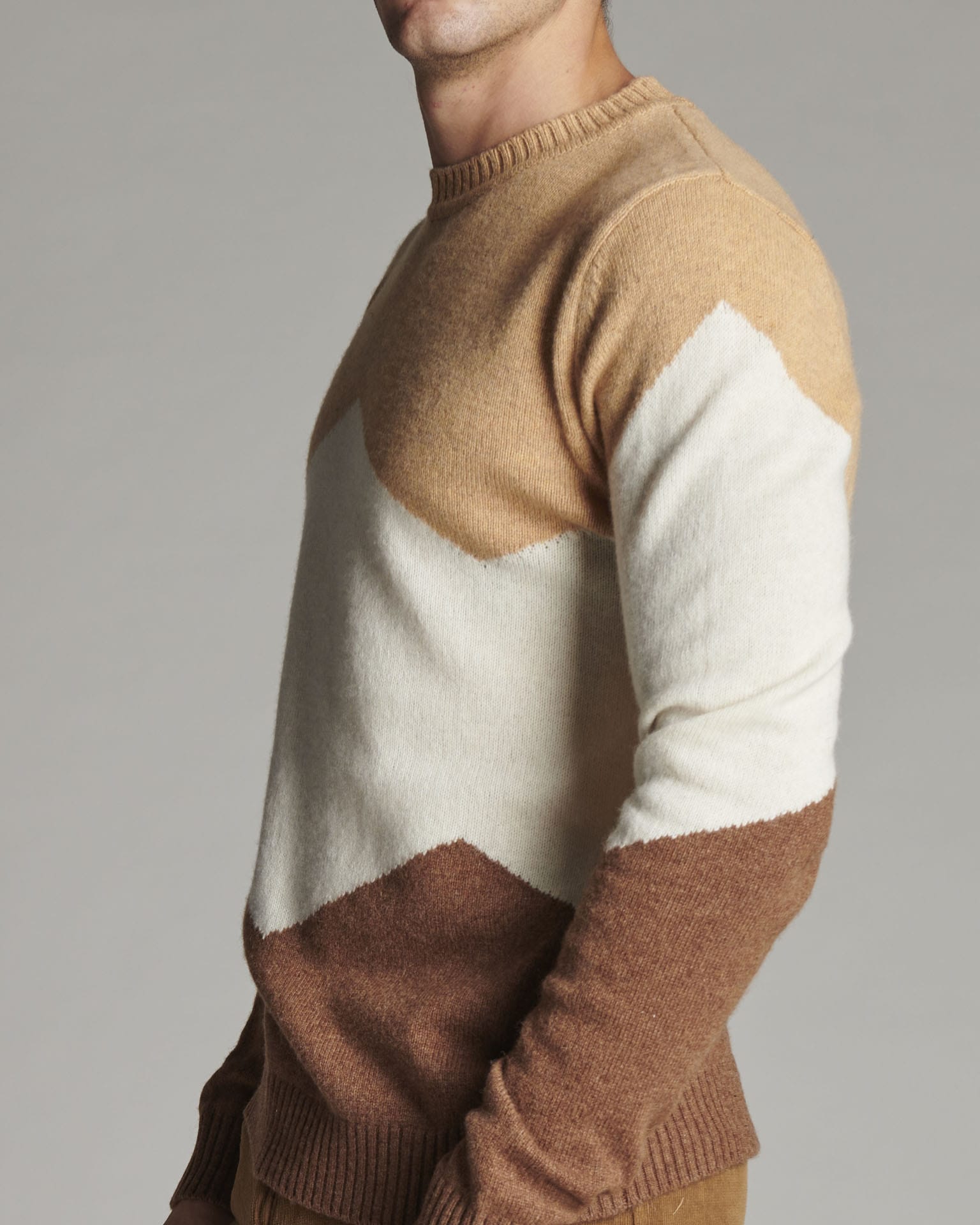 PULLOVER JACQUARD ASTRATTO