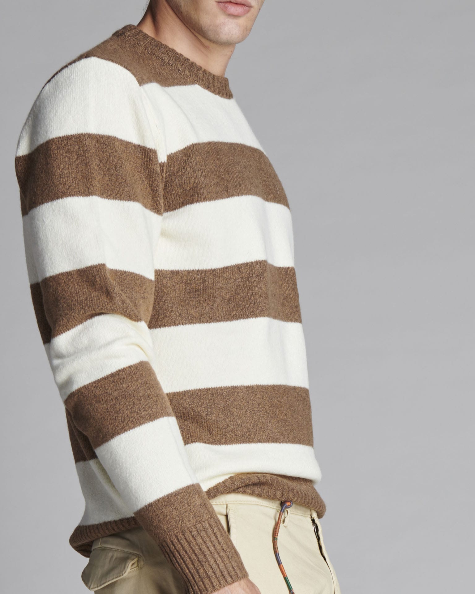 STRIPED ROUND NECK PULLOVER