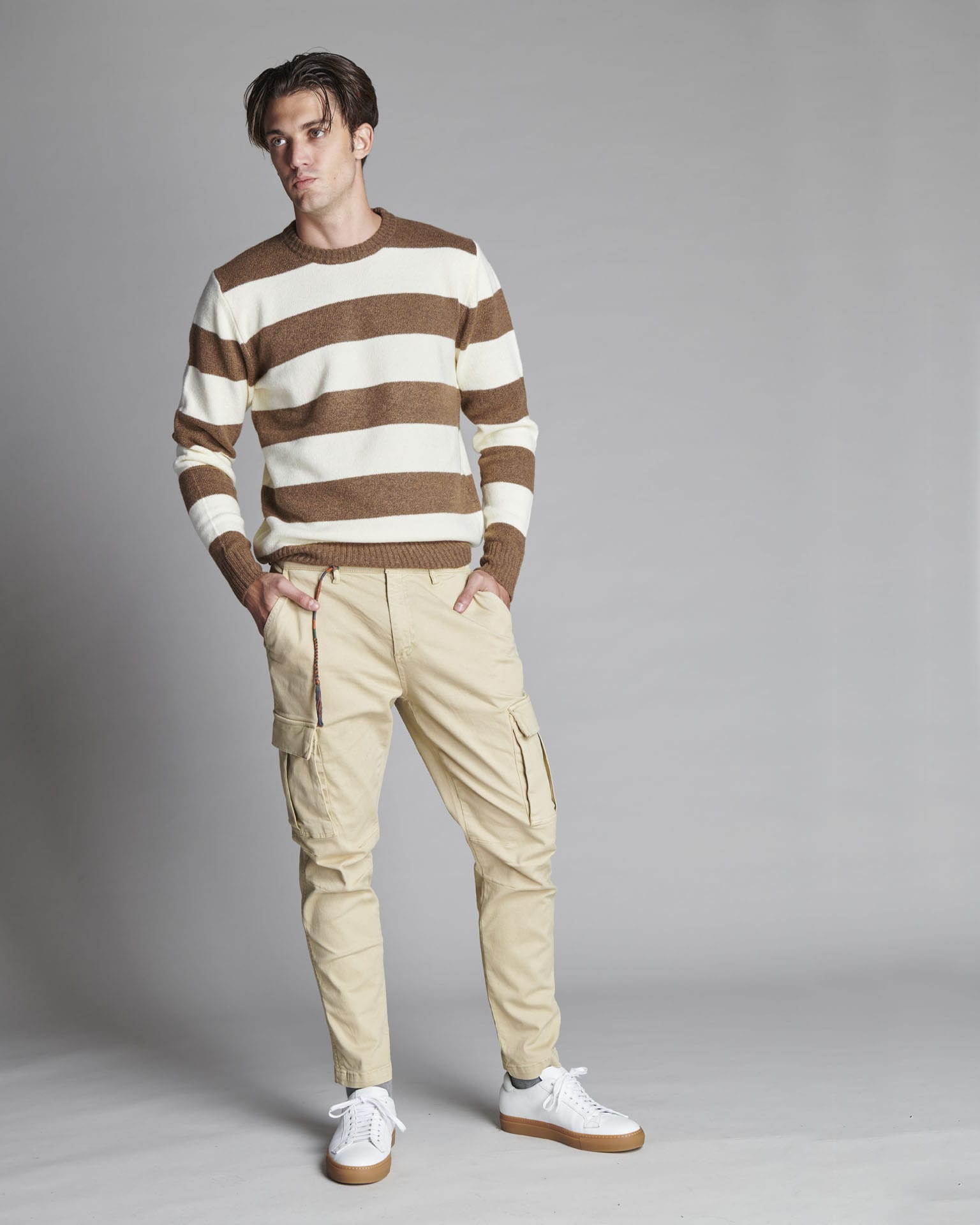 STRIPED ROUND NECK PULLOVER