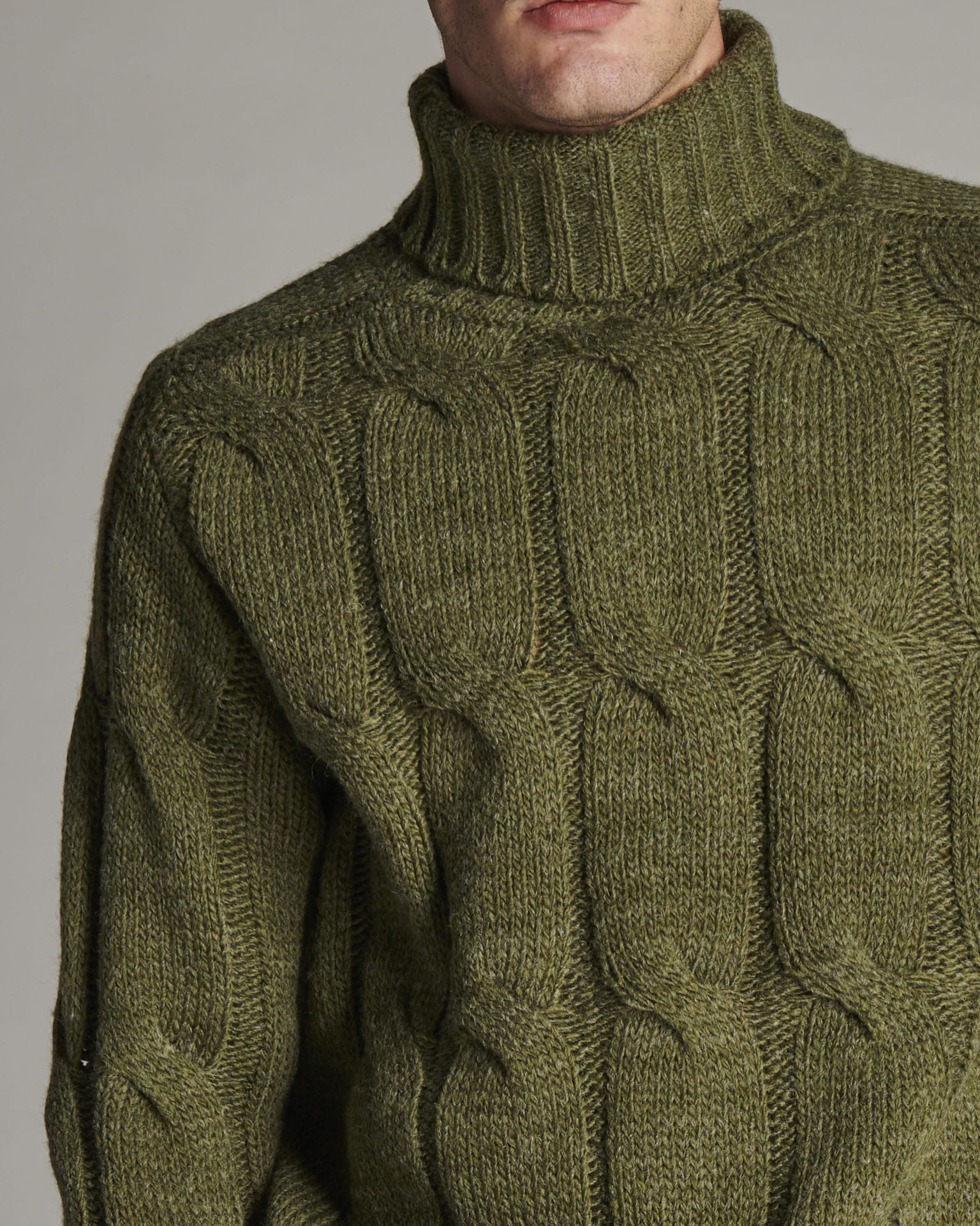 PULLOVER COLLO ALTO STRUTTURA TRECCE