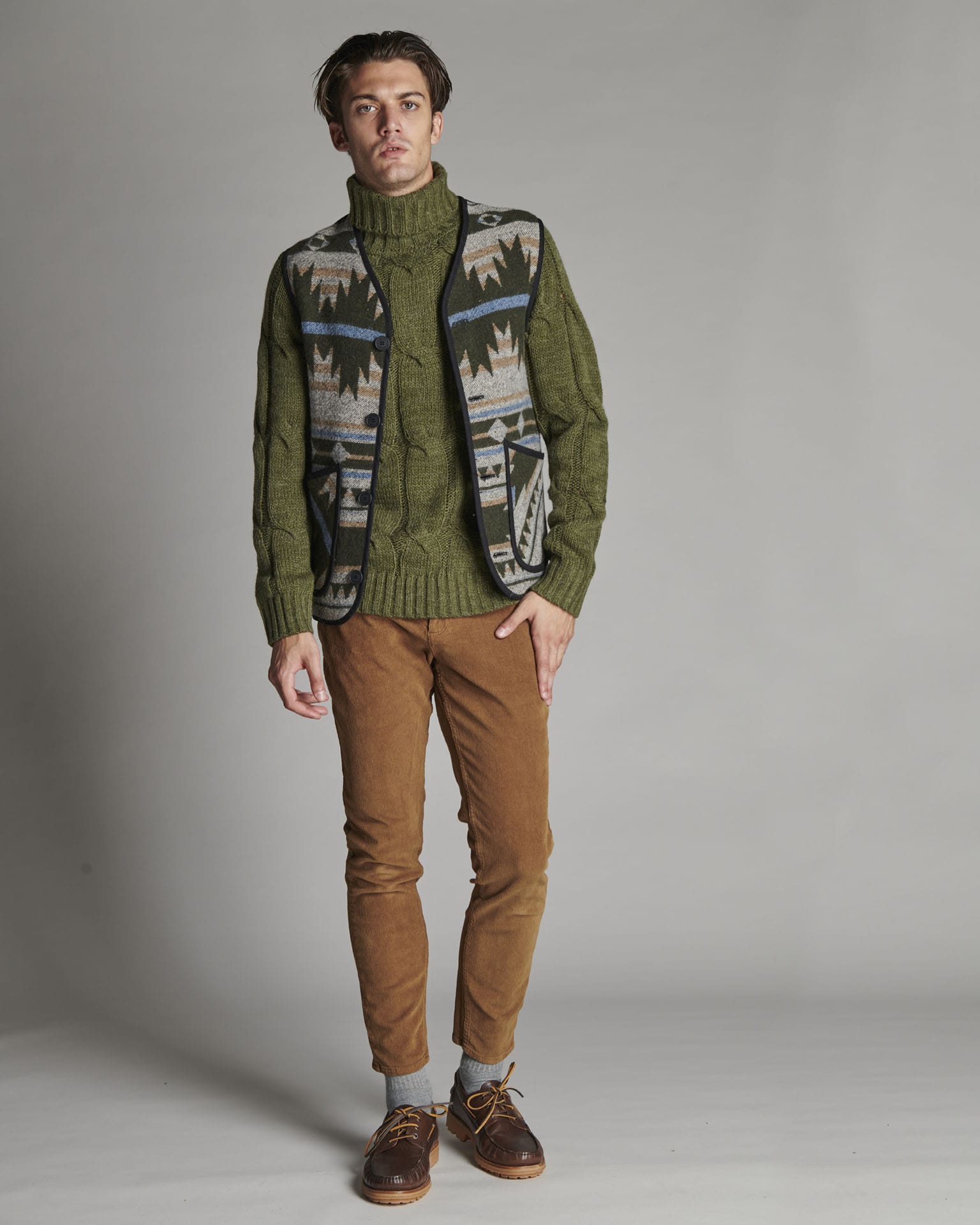 PULLOVER COLLO ALTO STRUTTURA TRECCE